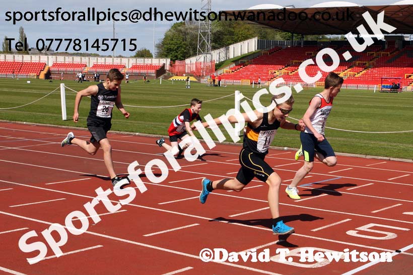 Boys under-13s 200 metres, North Eastern Track and Field Champs, Gateshead Stadium. Photo: David T. Hewitson/Sports for All Pics